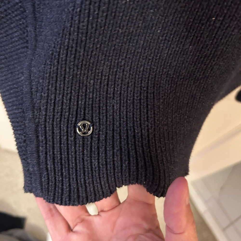 Lululemon Navy blue cardigan. Size 6 - Picture 2 of 3
